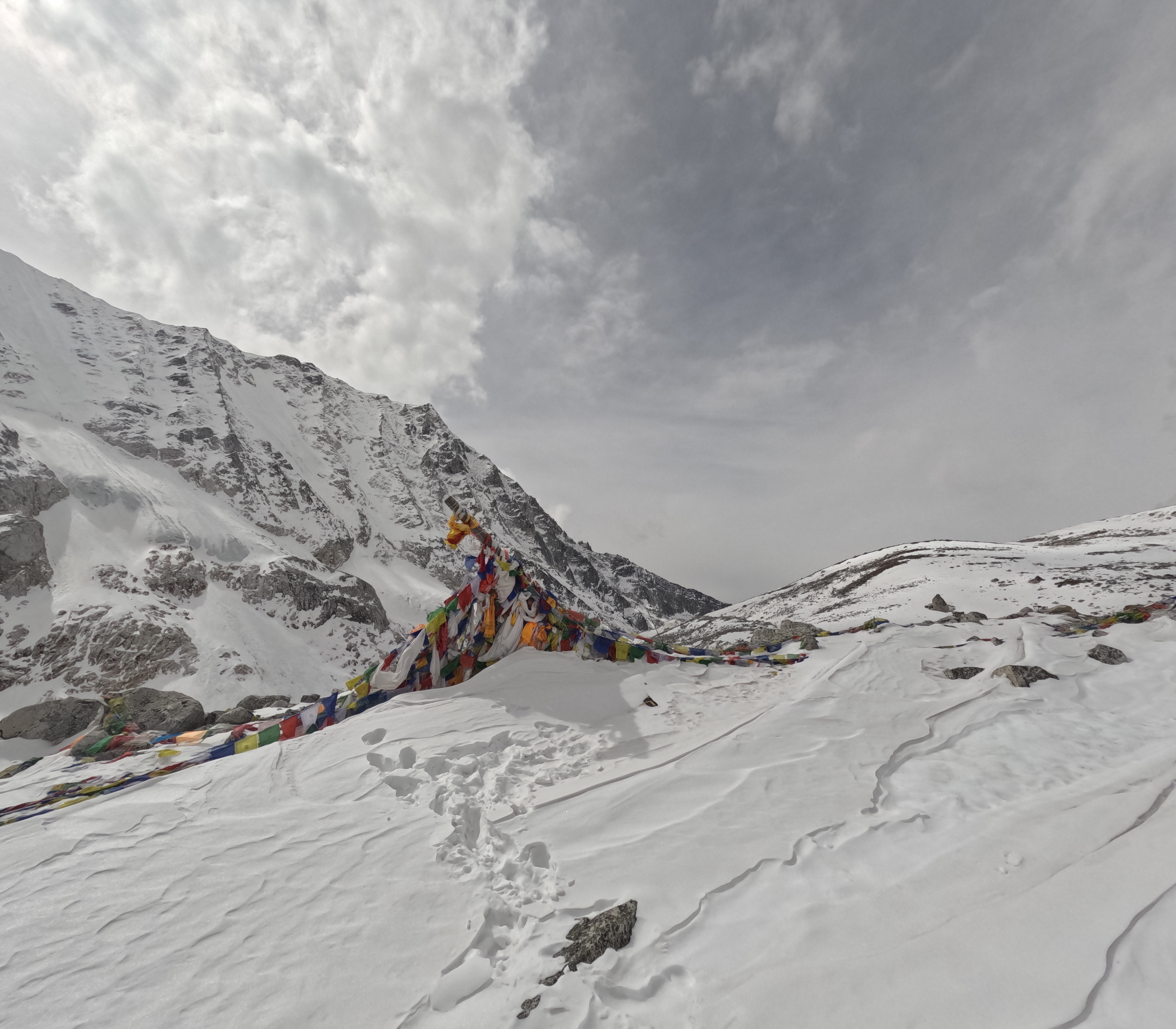 snow-capped larkya pass manaslu